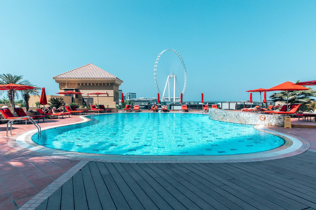 استخر هتل امواج روتانا دبی